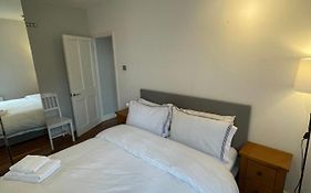 Spacious Flat Opposite The Oval